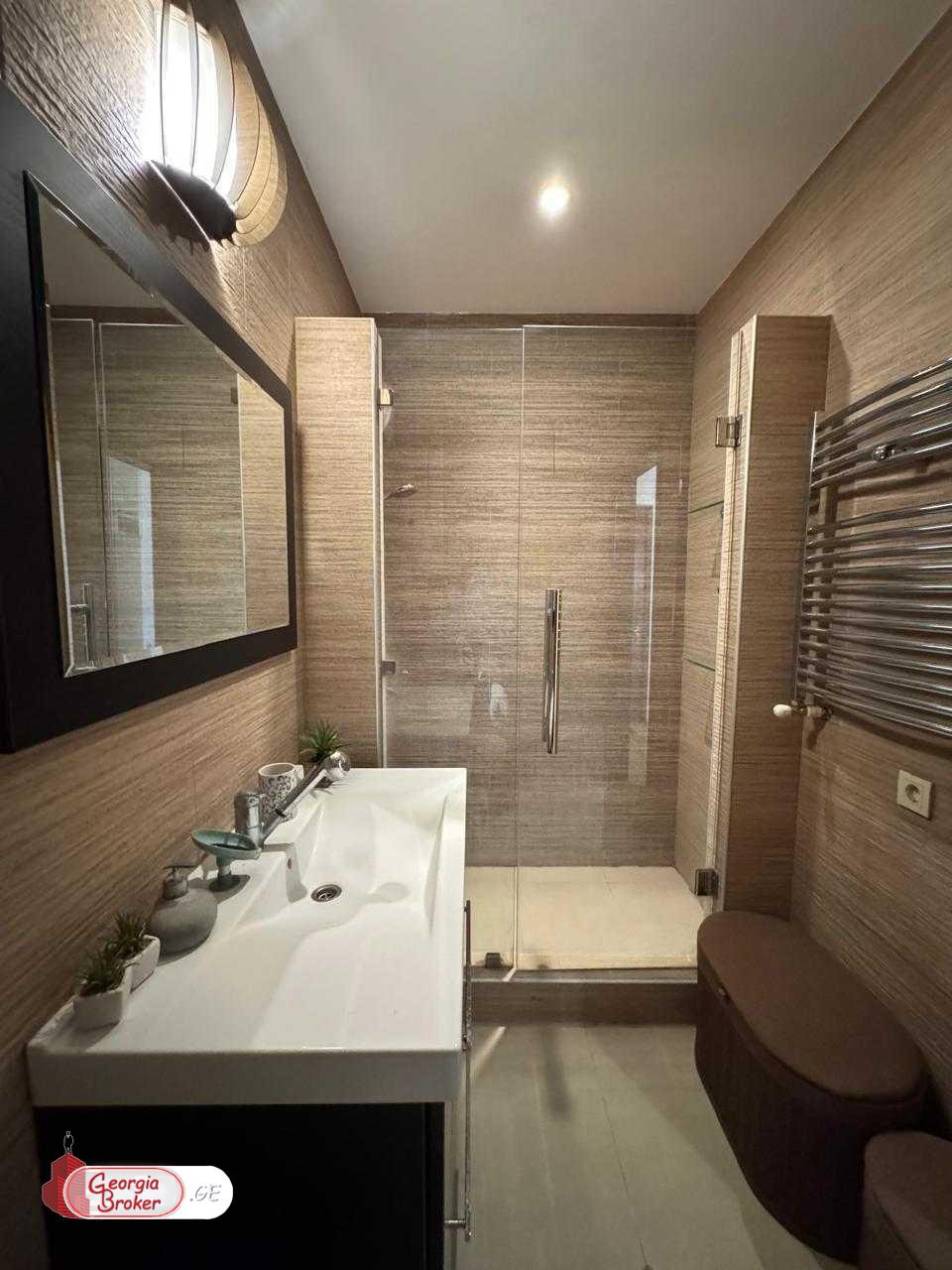 продается квартира с новым ремонтом 3-комнаты