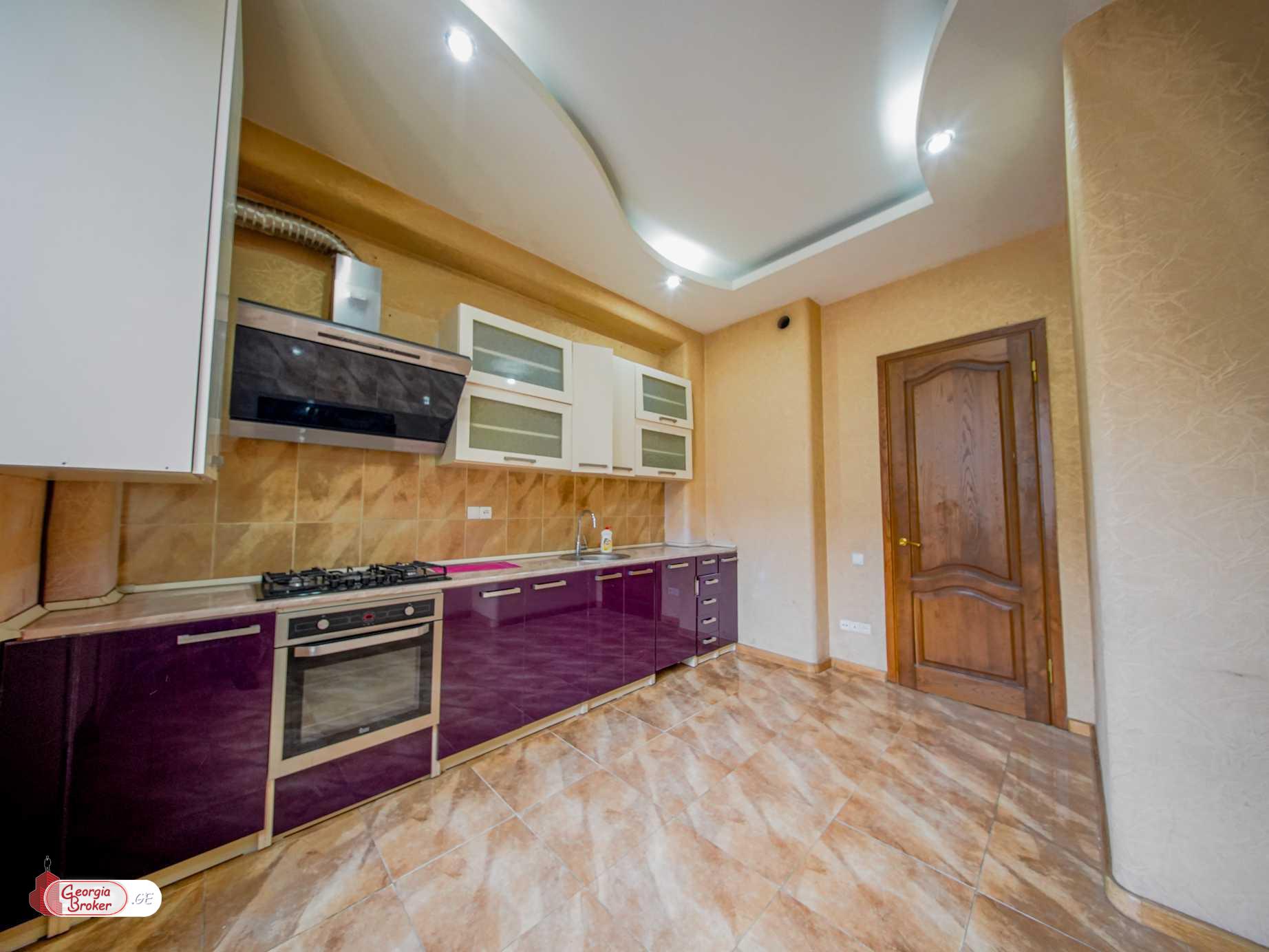 продается квартира с новым ремонтом 3-комнаты