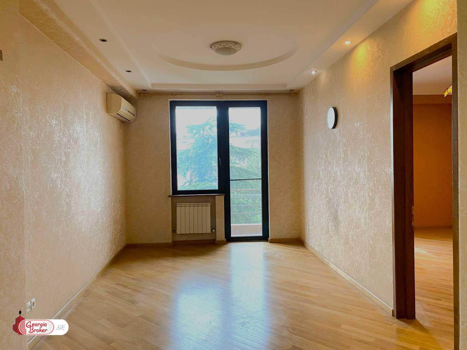 продается квартира с новым ремонтом 3-комнаты