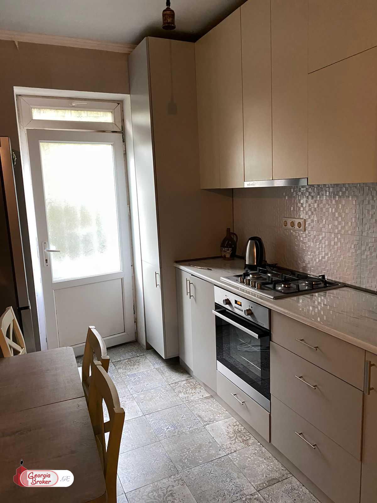 იყიდება ახალი გარემონტებული 3 ოთახიანი ბინა