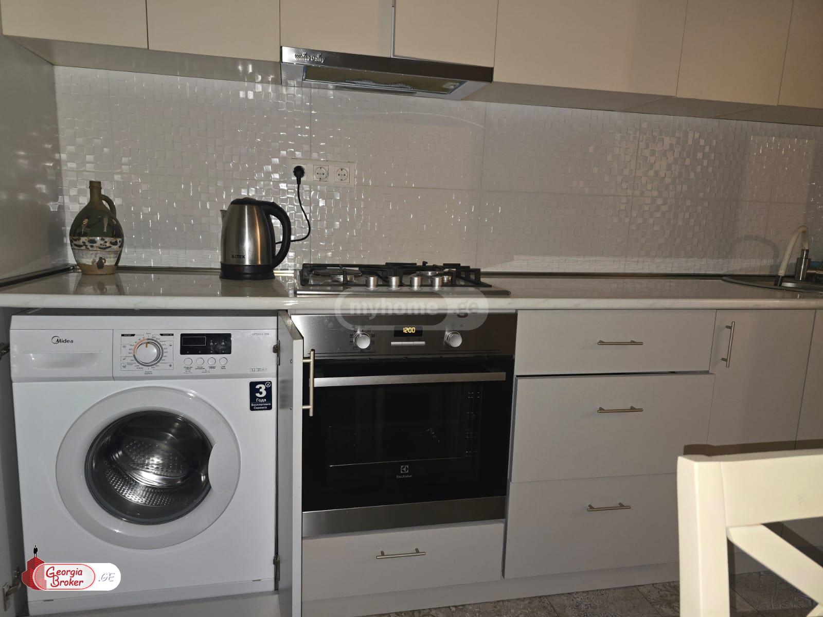 იყიდება ახალი გარემონტებული 3 ოთახიანი ბინა