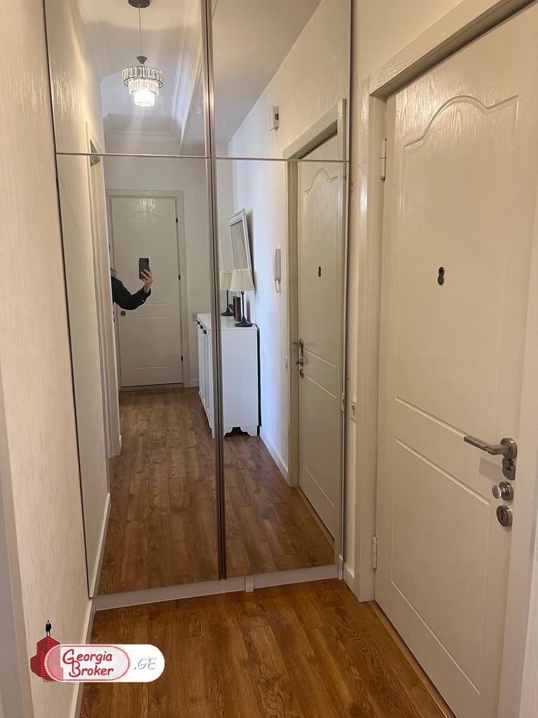 იყიდება ახალი გარემონტებული 2 ოთახიანი ბინა