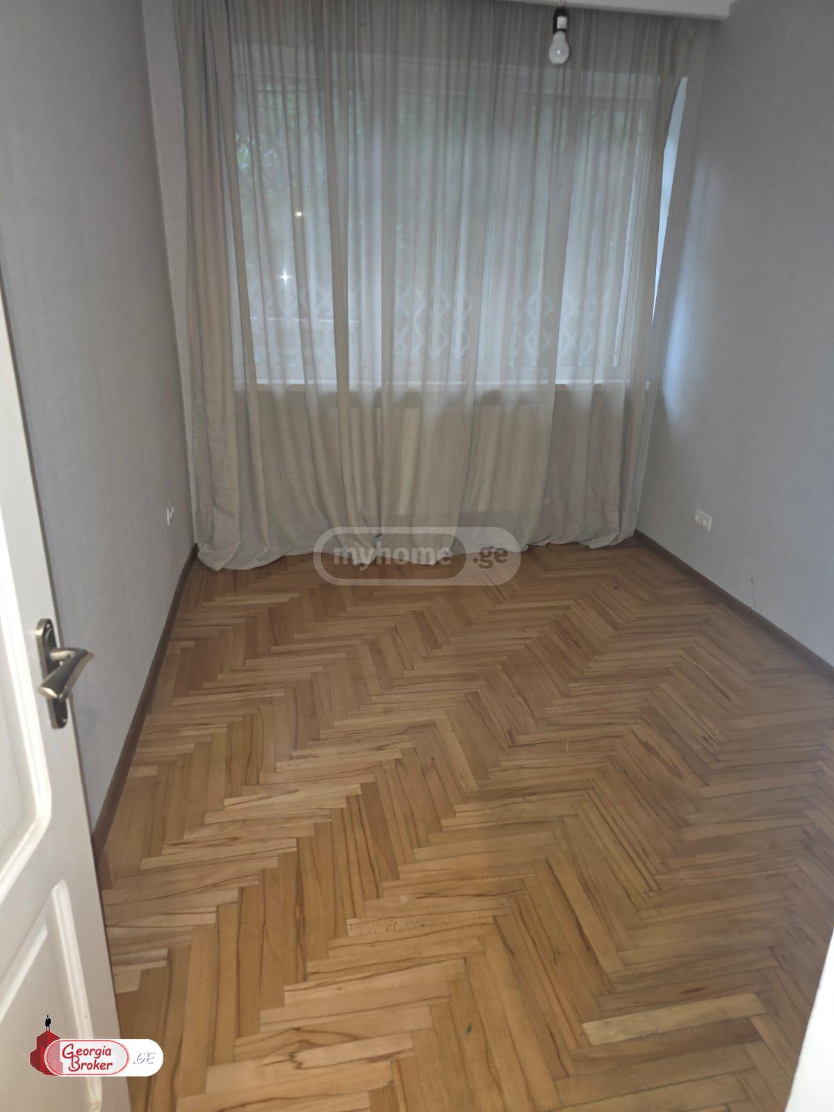 იყიდება ახალი გარემონტებული 3 ოთახიანი ბინა