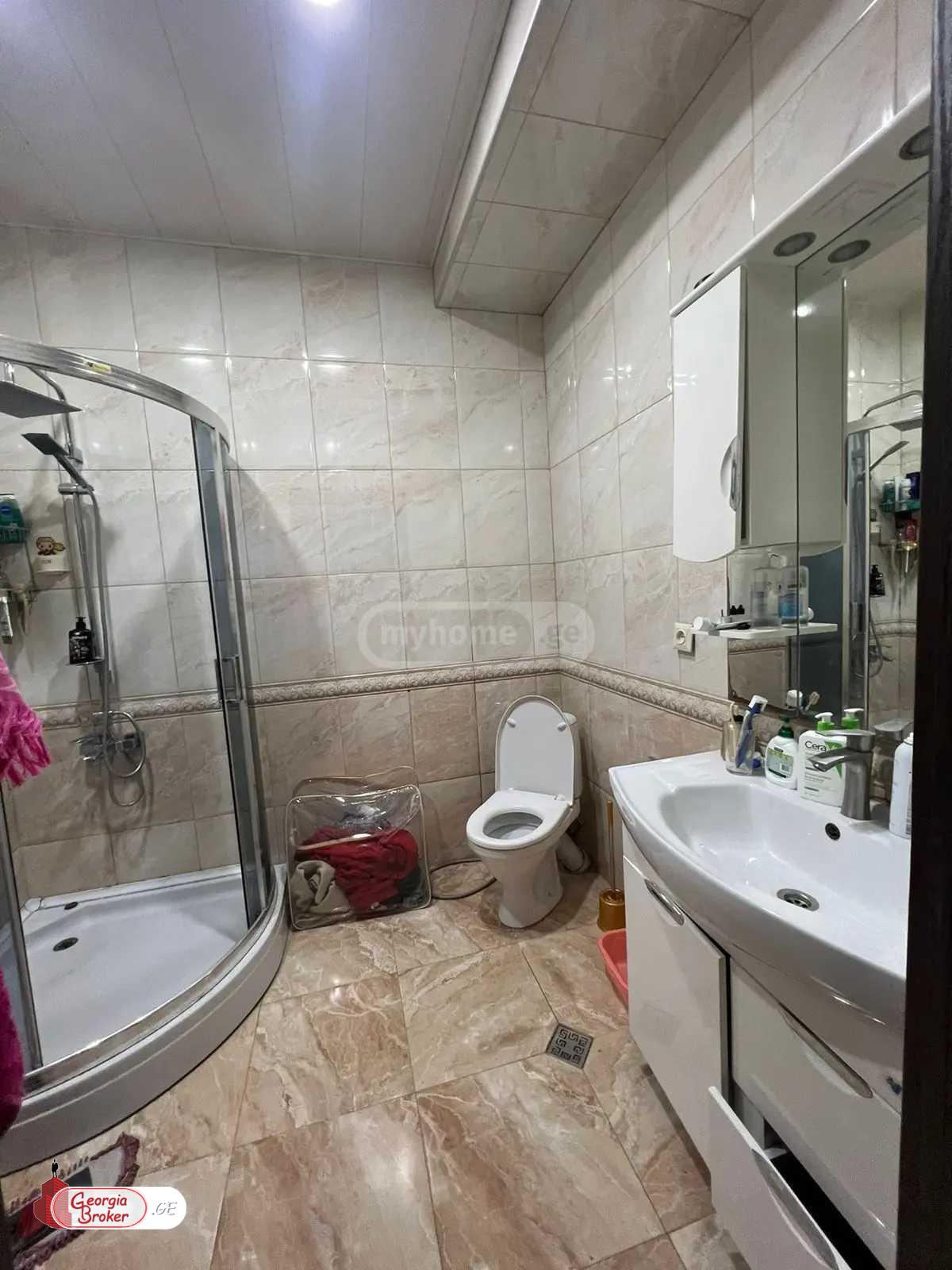 იყიდება ახალი გარემონტებული 3 ოთახიანი ბინა