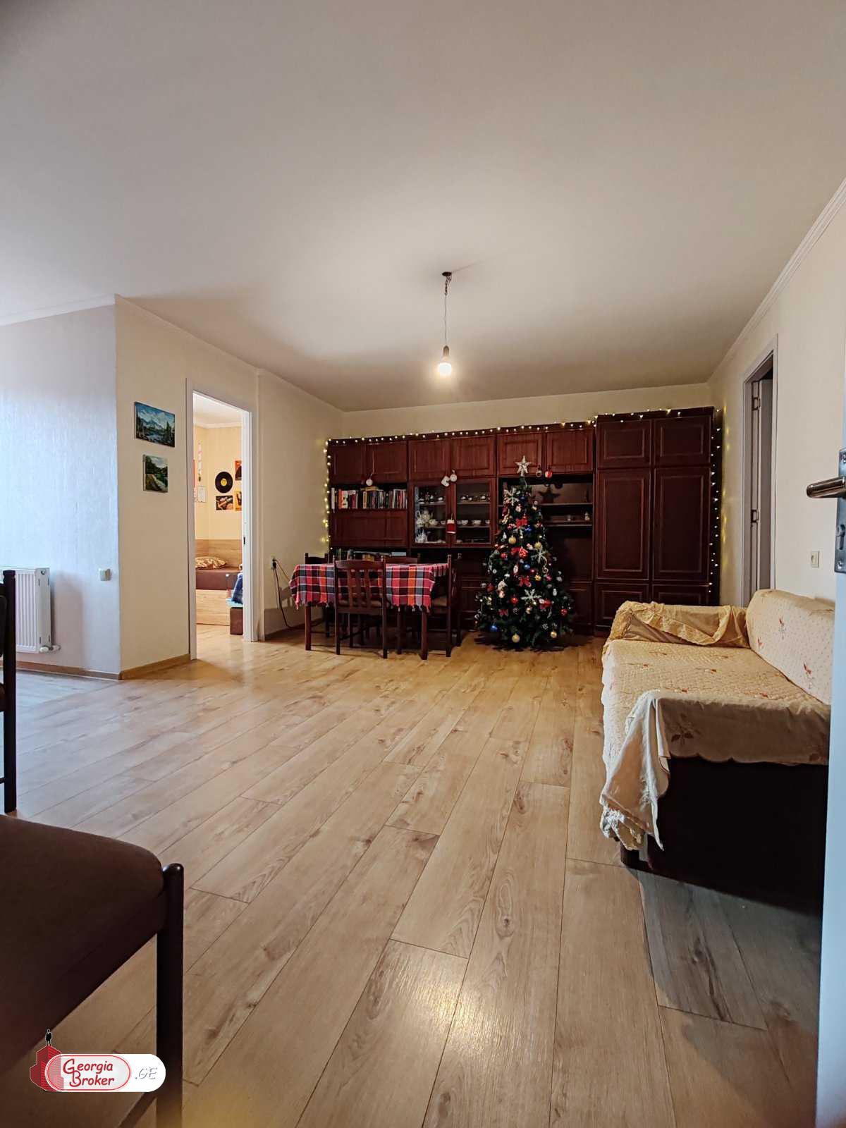 იყიდება ახალი გარემონტებული 5 ოთახიანი ბინა