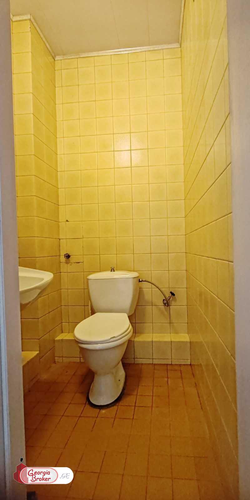 იყიდება ახალი გარემონტებული 5 ოთახიანი ბინა