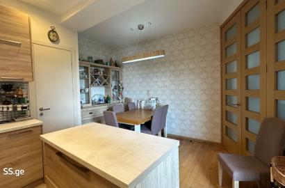 იყიდება ახალი გარემონტებული 4 ოთახიანი ბინა