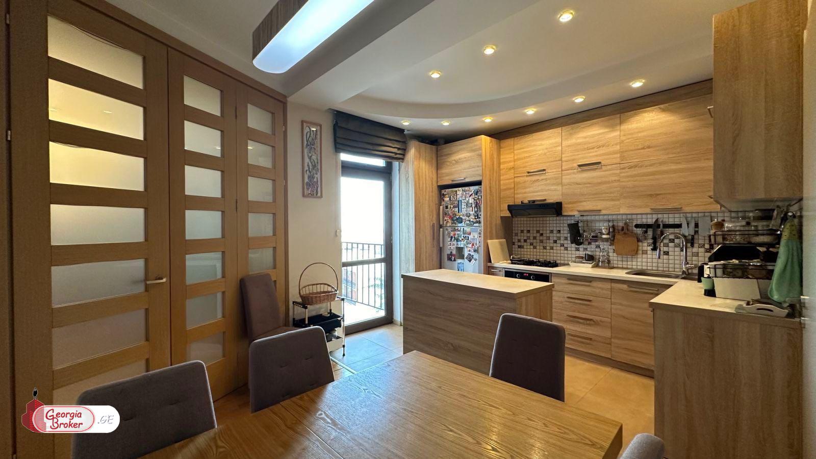 იყიდება ახალი გარემონტებული 4 ოთახიანი ბინა