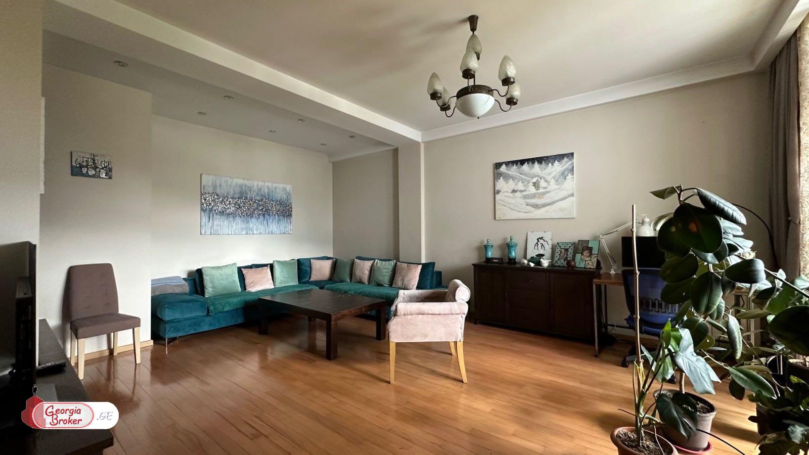 იყიდება ახალი გარემონტებული 4 ოთახიანი ბინა