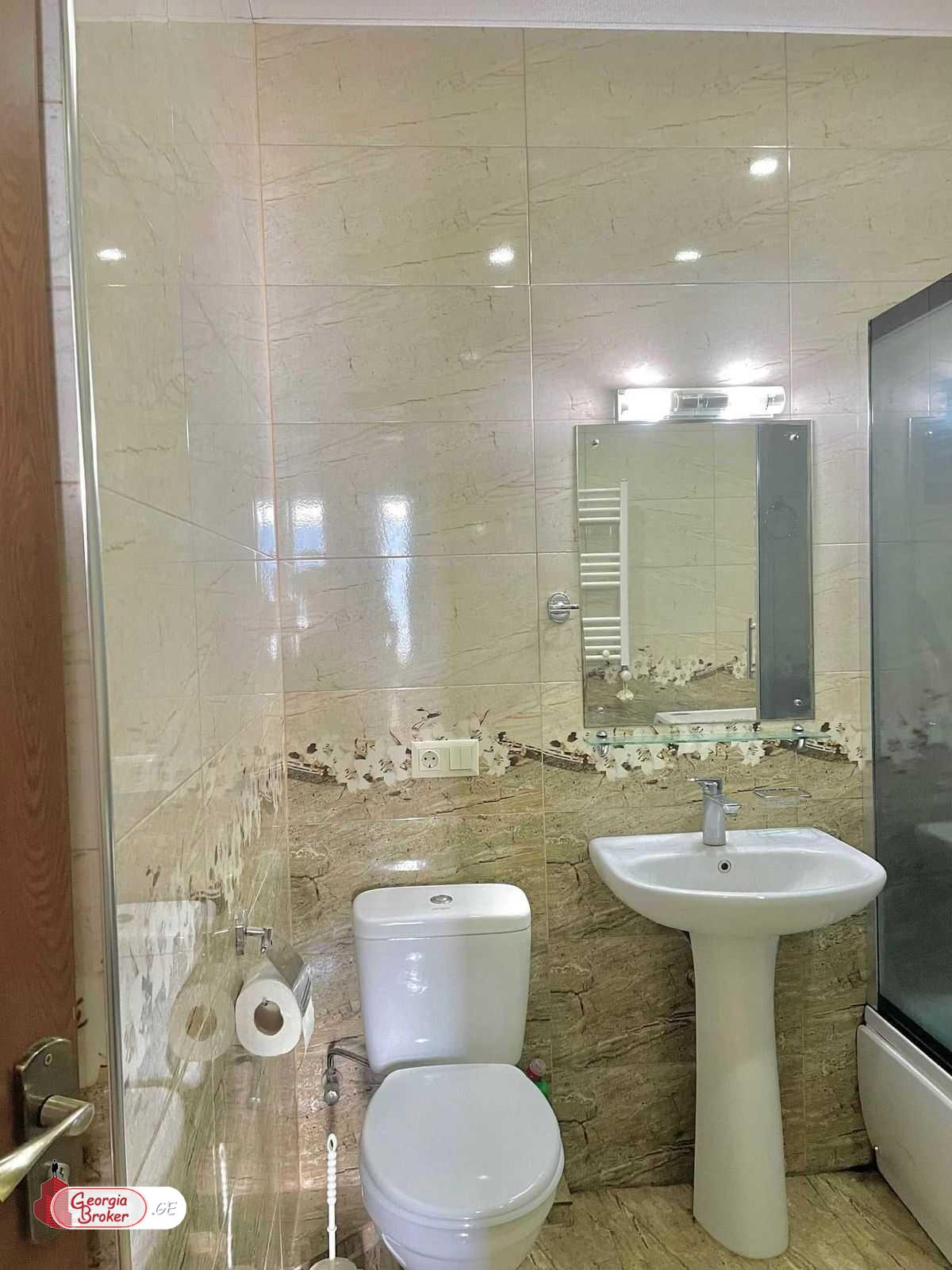 იყიდება ახალი გარემონტებული 3 ოთახიანი ბინა