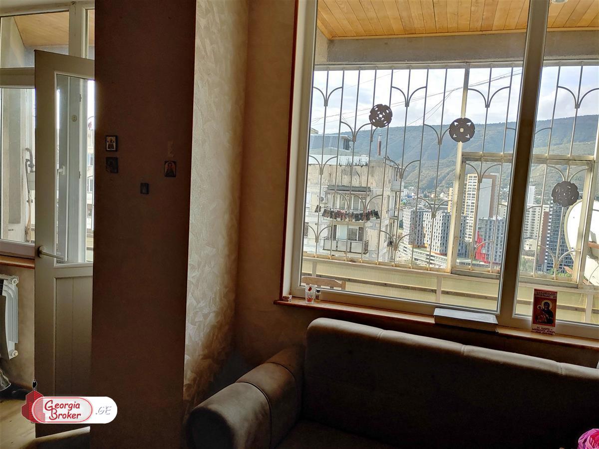 იყიდება ახალი გარემონტებული 5 ოთახიანი ბინა