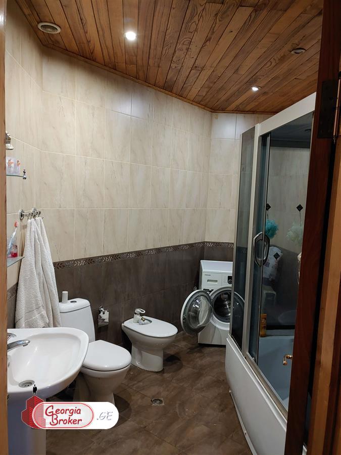 იყიდება ახალი გარემონტებული 5 ოთახიანი ბინა