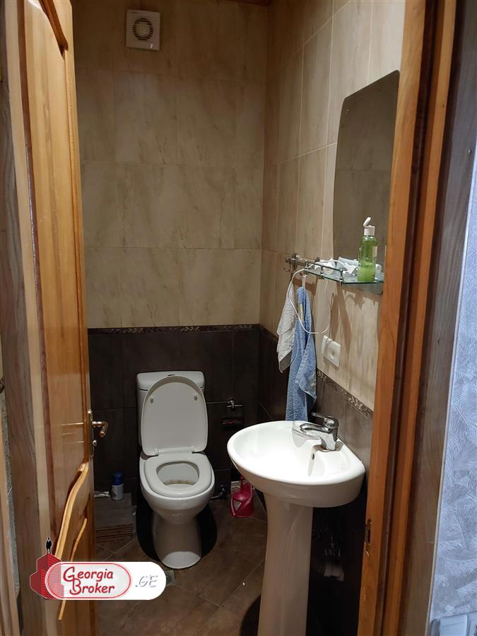 იყიდება ახალი გარემონტებული 5 ოთახიანი ბინა