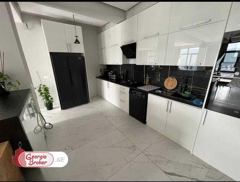 იყიდება ახალი გარემონტებული 4 ოთახიანი ბინა