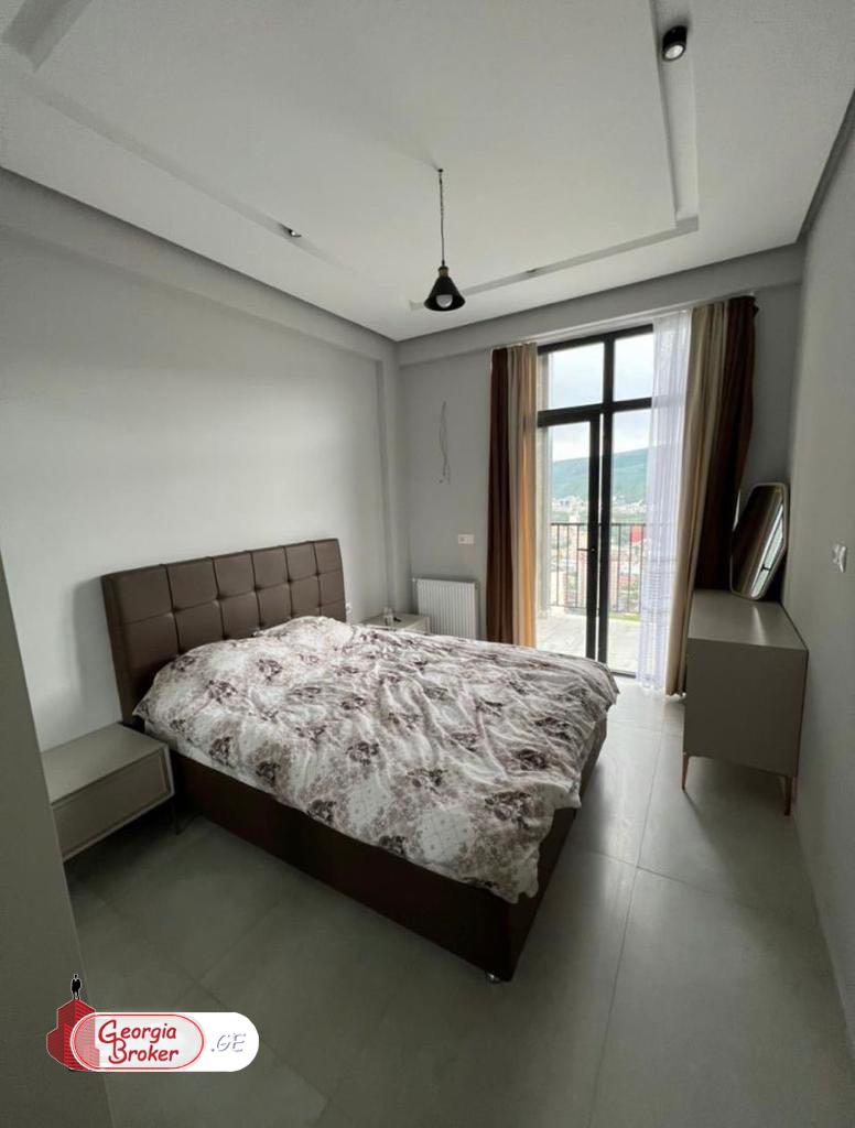 იყიდება ახალი გარემონტებული 4 ოთახიანი ბინა