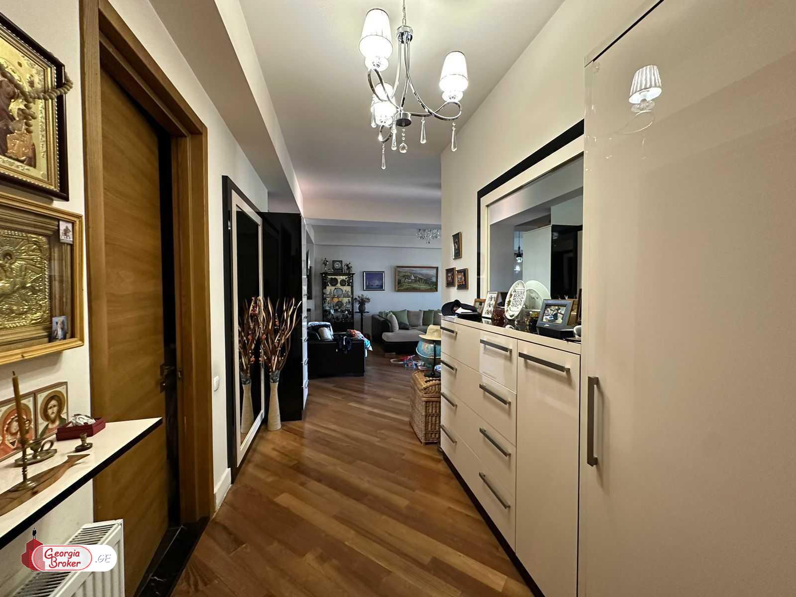 იყიდება ახალი გარემონტებული 3 ოთახიანი ბინა