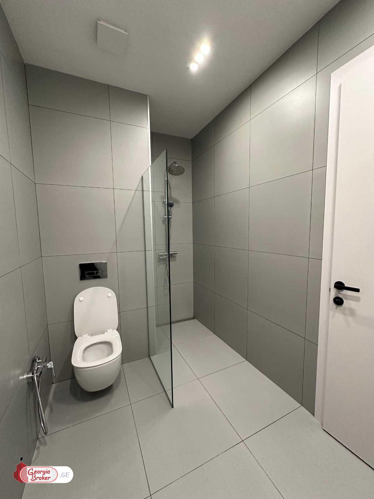 იყიდება ახალი გარემონტებული 2 ოთახიანი ბინა