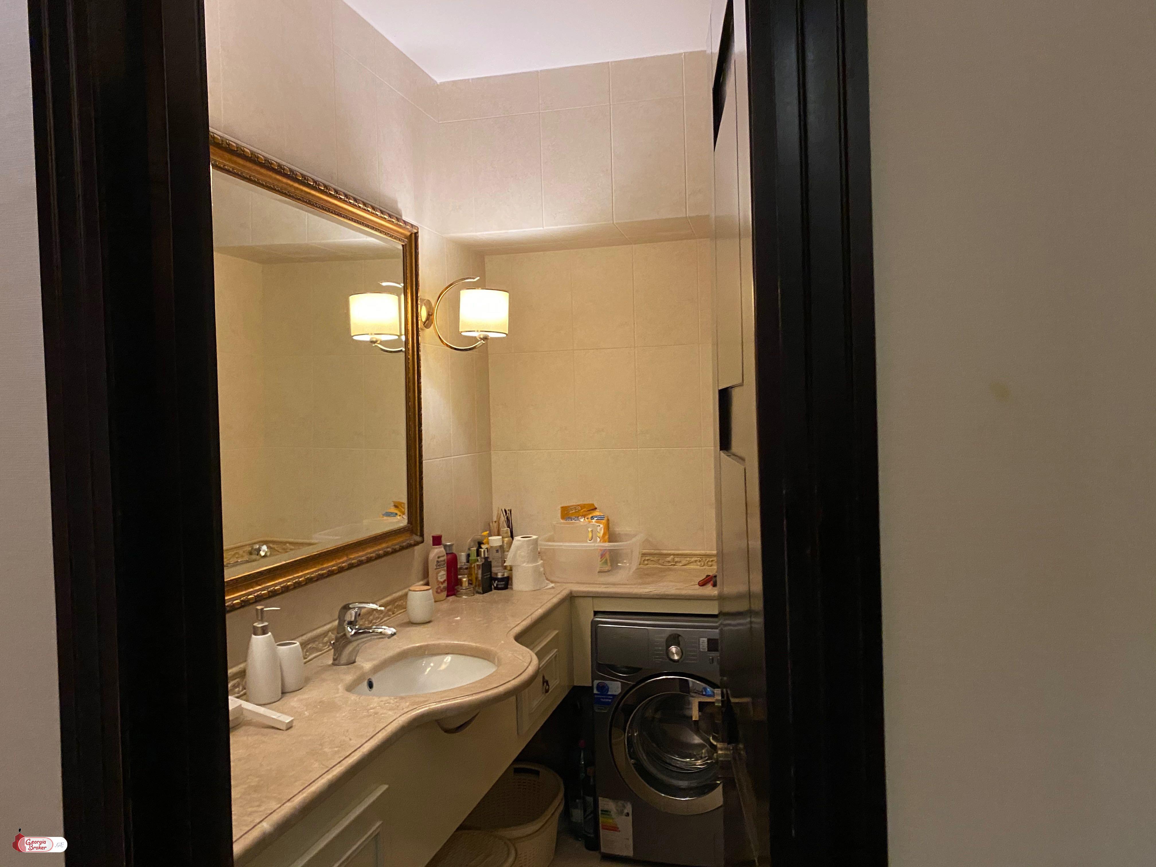 იყიდება ახალი გარემონტებული 2 ოთახიანი ბინა