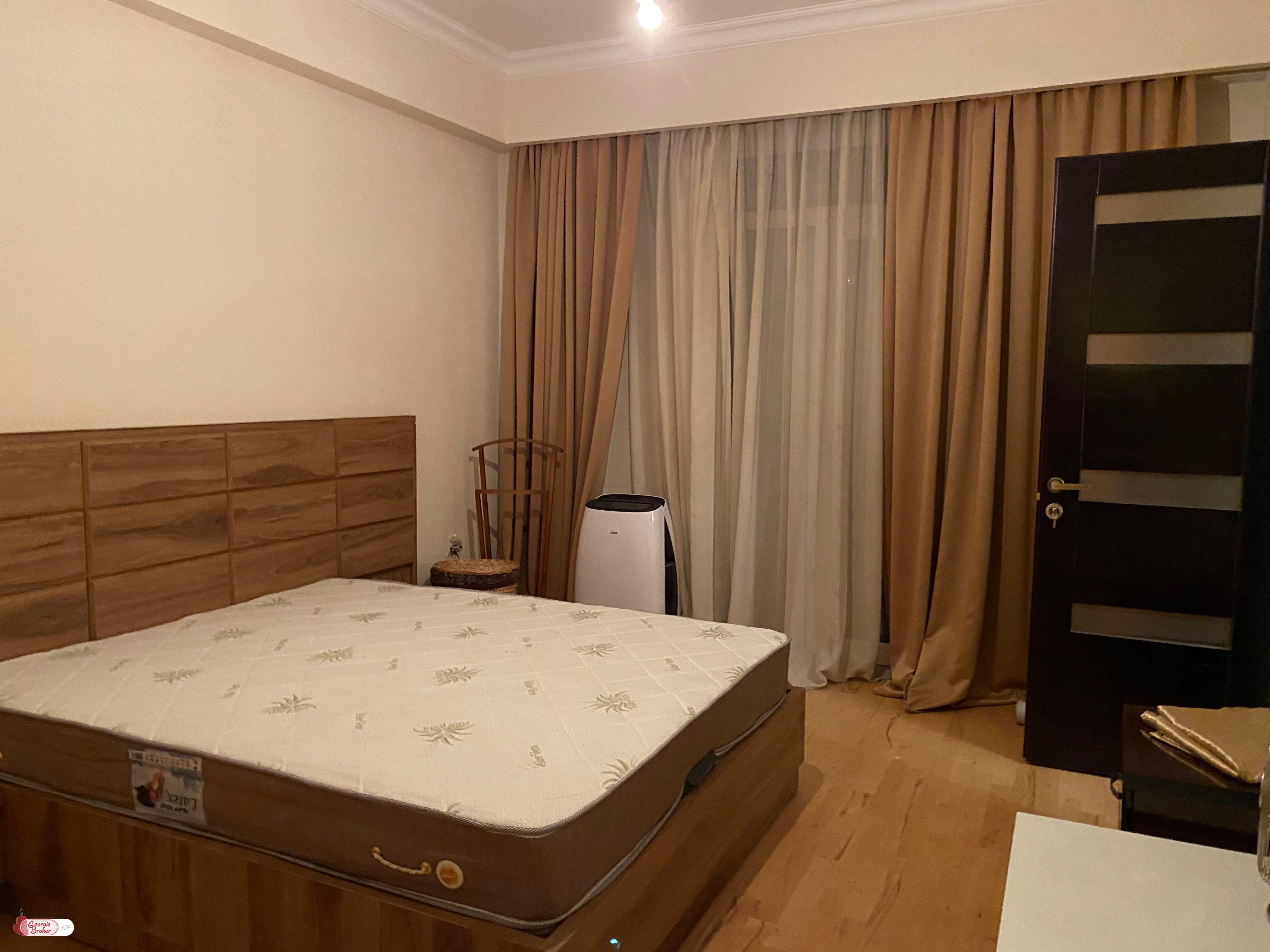 იყიდება ახალი გარემონტებული 2 ოთახიანი ბინა