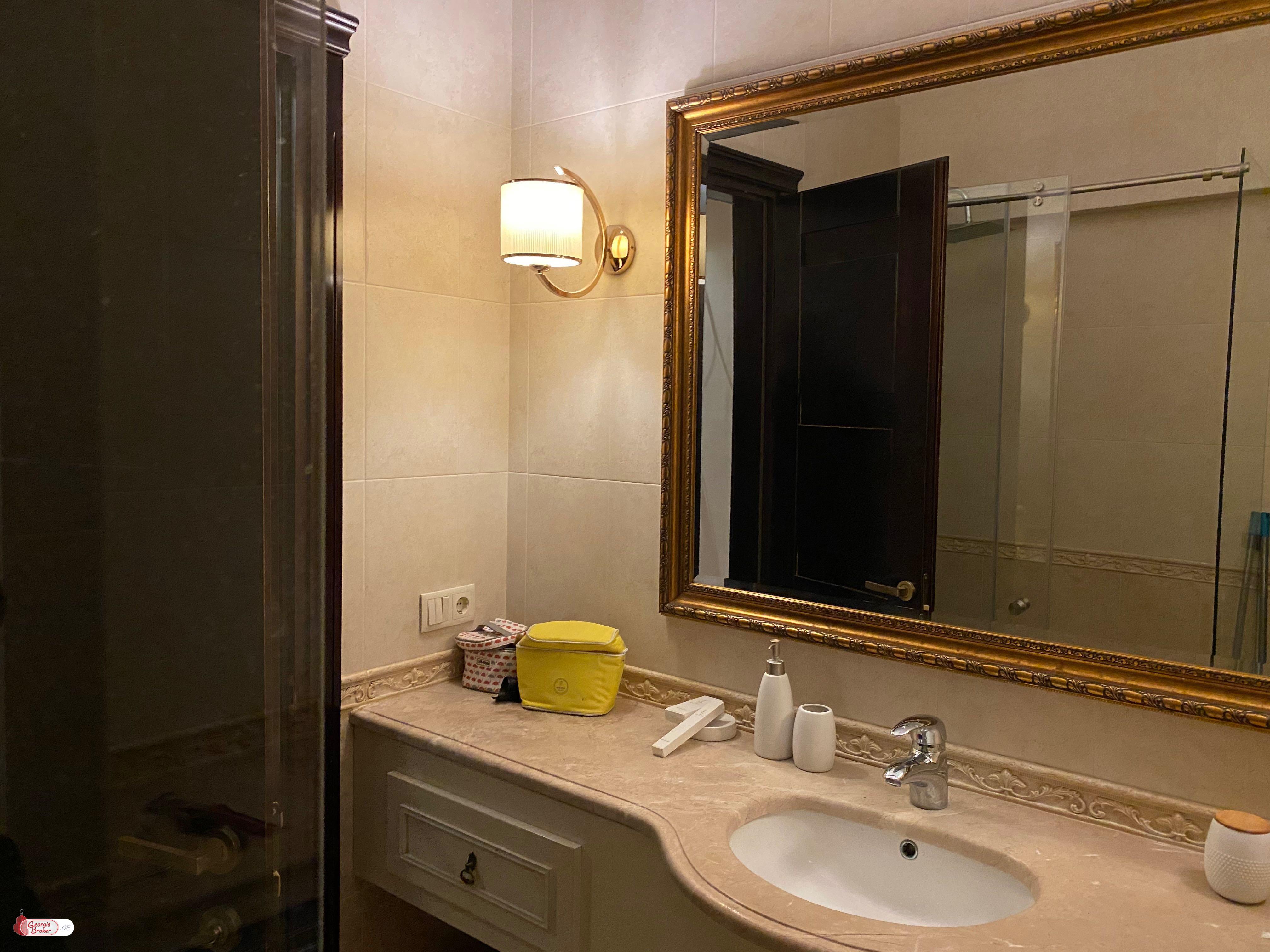 იყიდება ახალი გარემონტებული 2 ოთახიანი ბინა