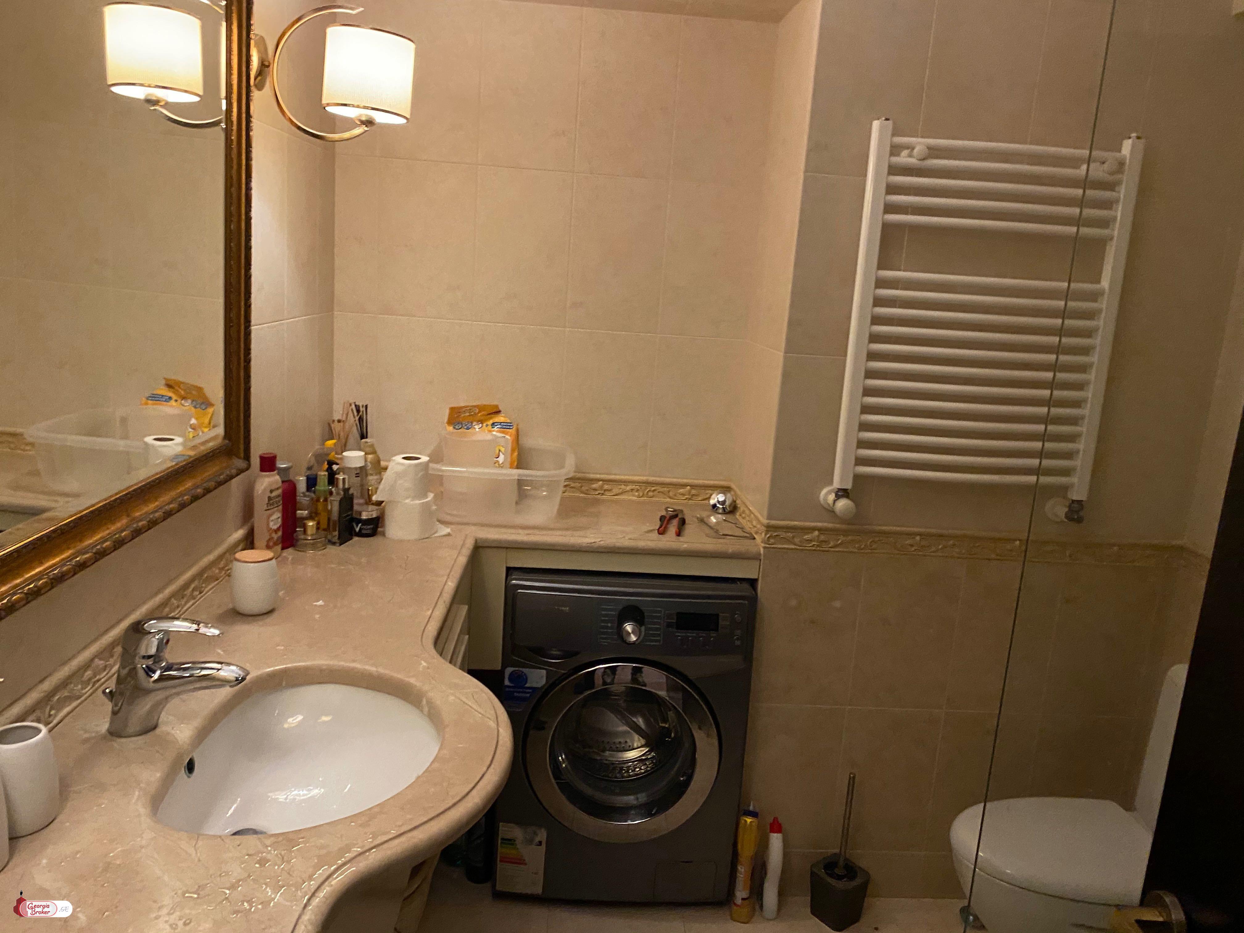 იყიდება ახალი გარემონტებული 2 ოთახიანი ბინა