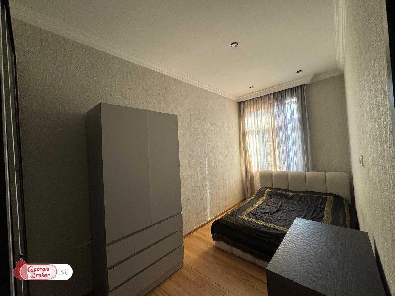 იყიდება ახალი გარემონტებული 3 ოთახიანი ბინა