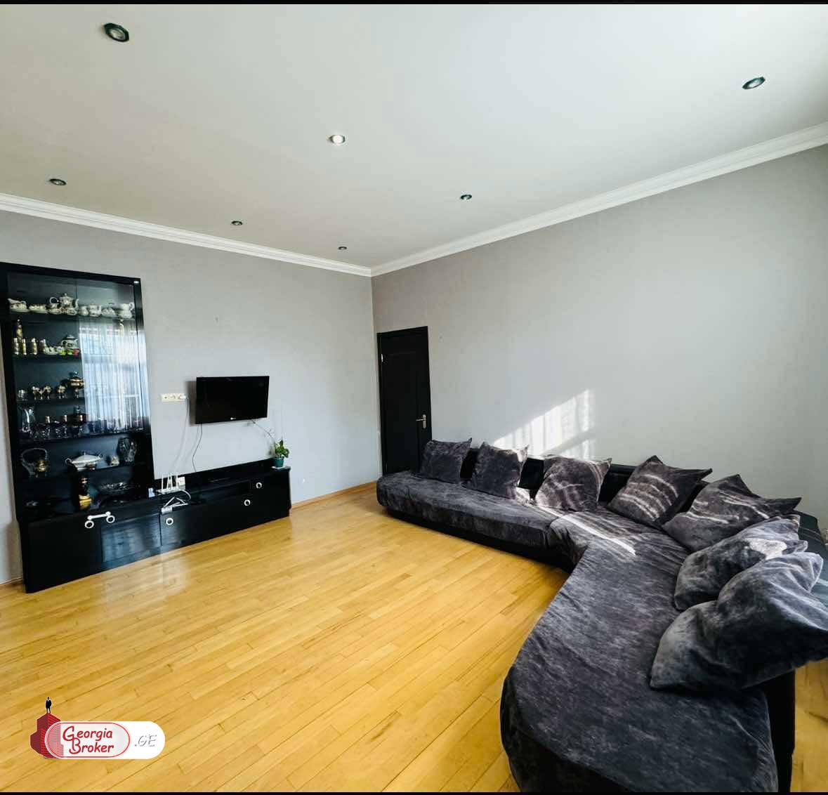 იყიდება ახალი გარემონტებული 3 ოთახიანი ბინა