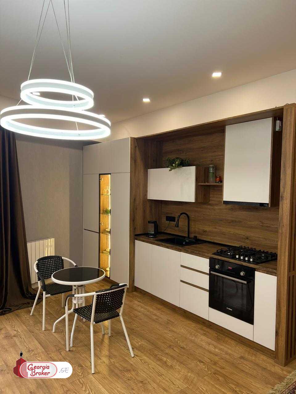 продается квартира с новым ремонтом 3-комнаты