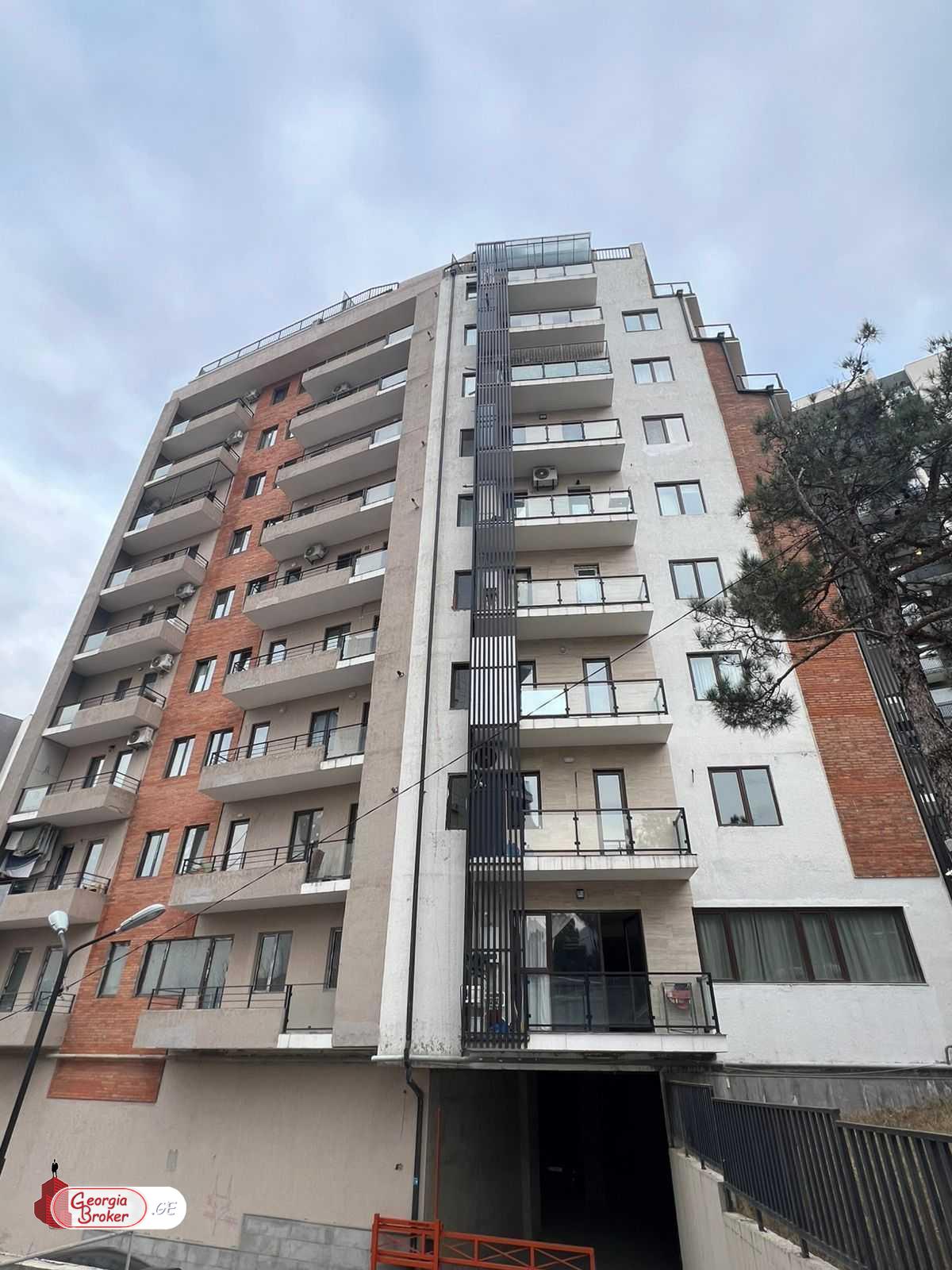 продается квартира с новым ремонтом 3-комнаты