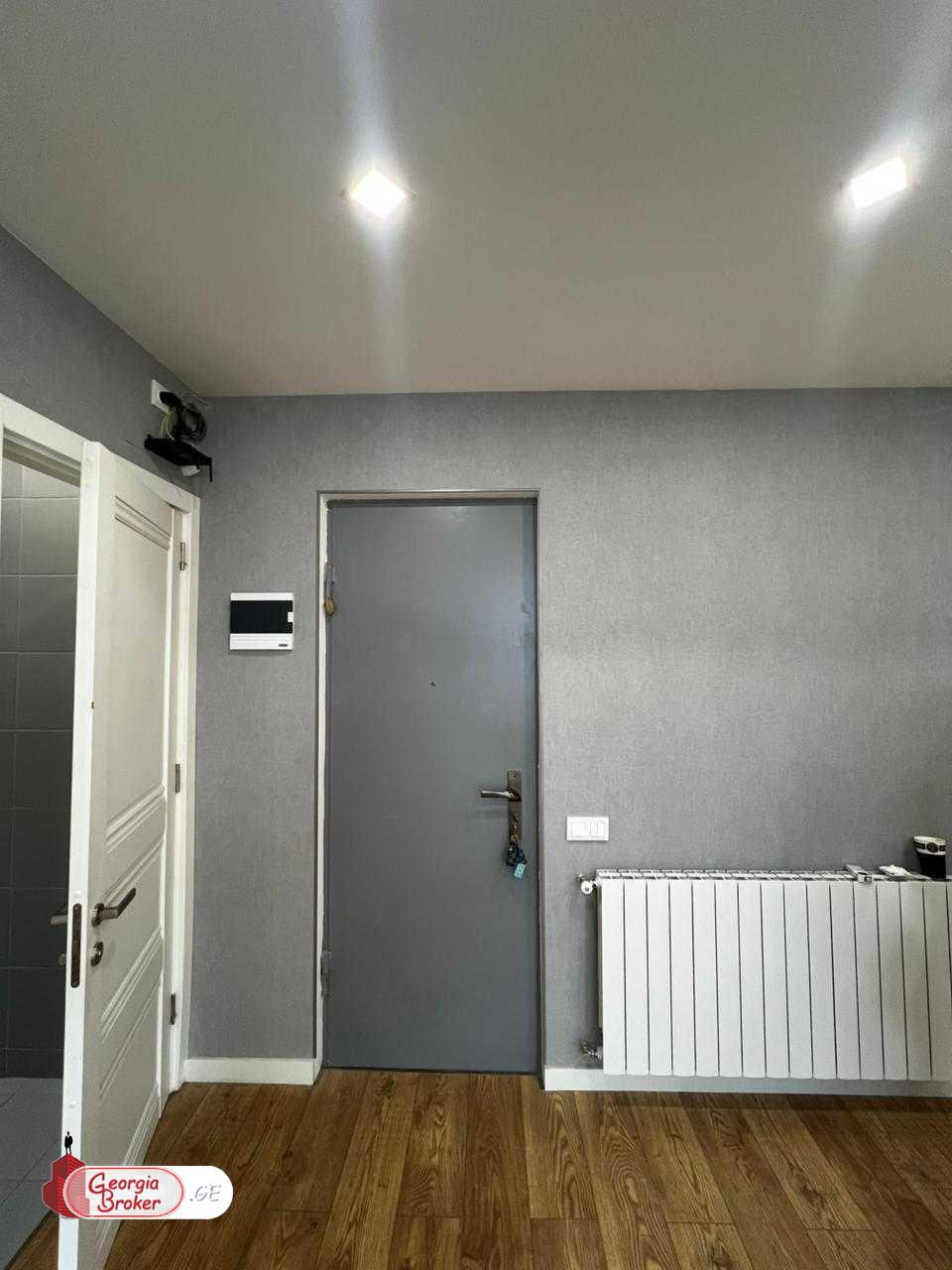 продается квартира с новым ремонтом 3-комнаты