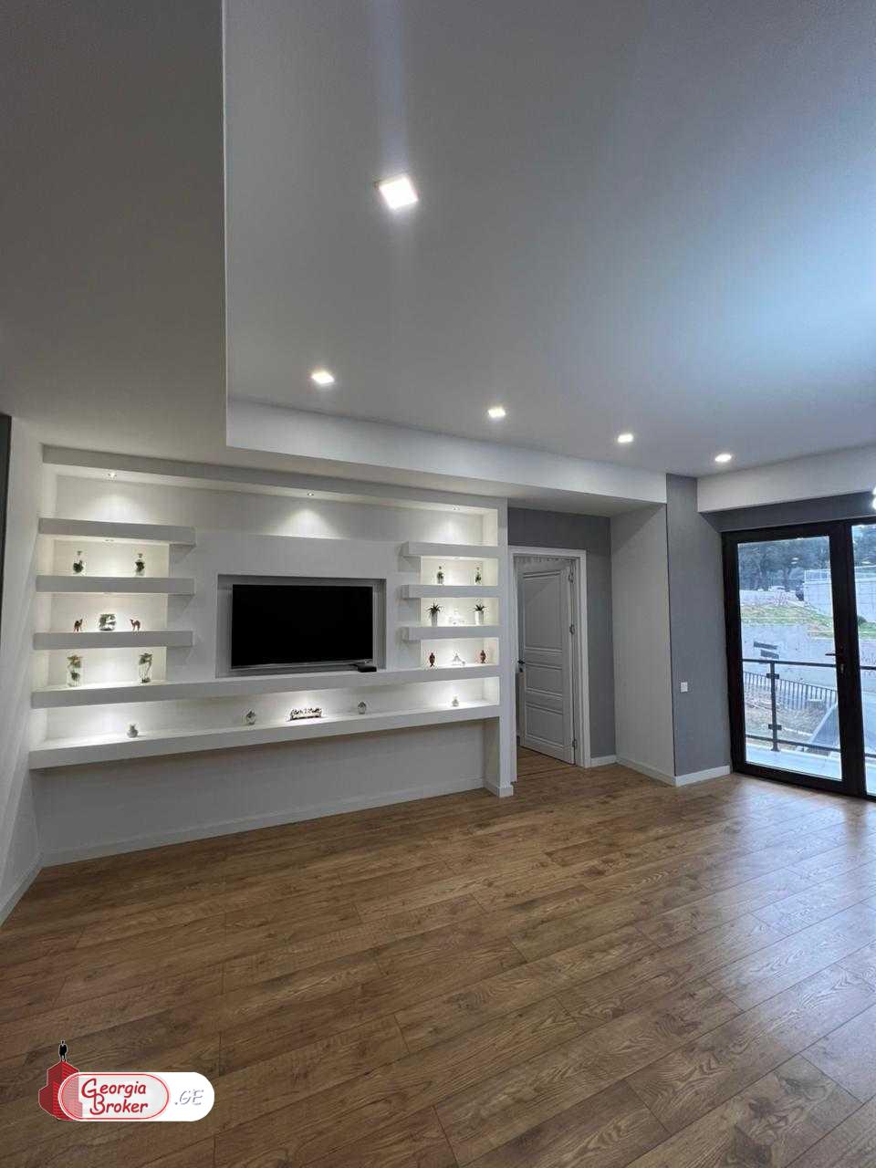 продается квартира с новым ремонтом 3-комнаты