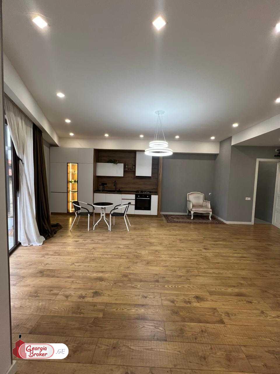 продается квартира с новым ремонтом 3-комнаты