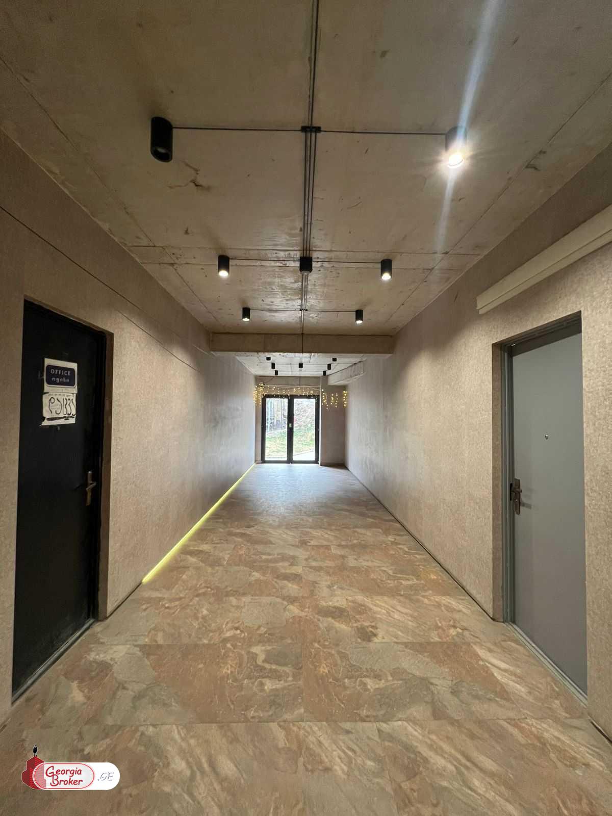 продается квартира с новым ремонтом 3-комнаты