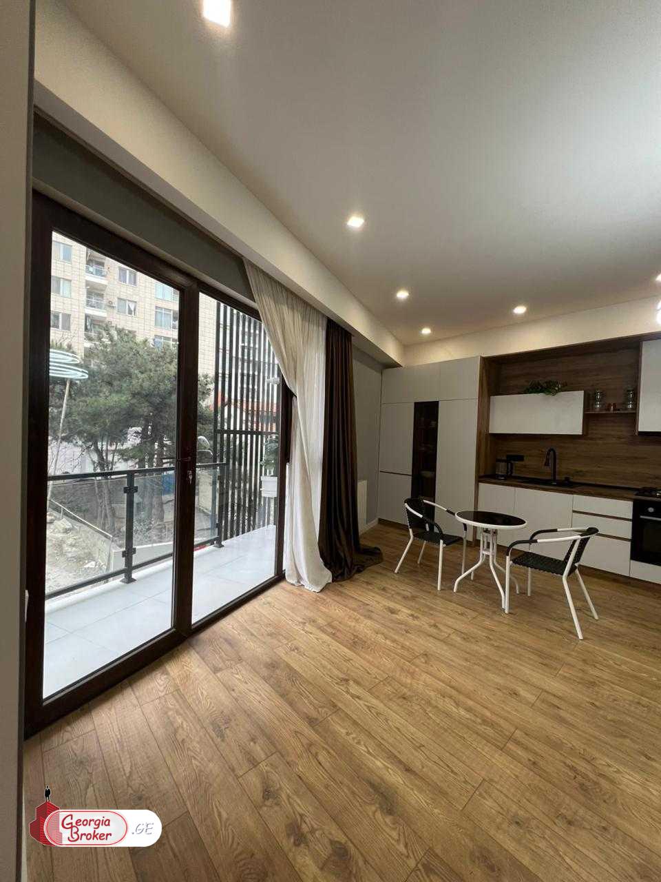 продается квартира с новым ремонтом 3-комнаты