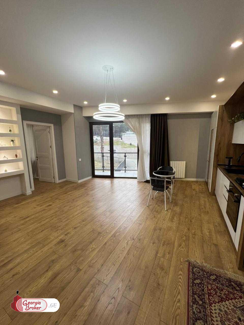 продается квартира с новым ремонтом 3-комнаты