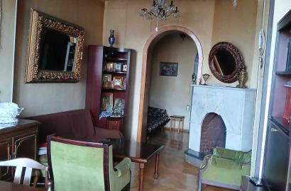 old repaired 5-room apartment for sale