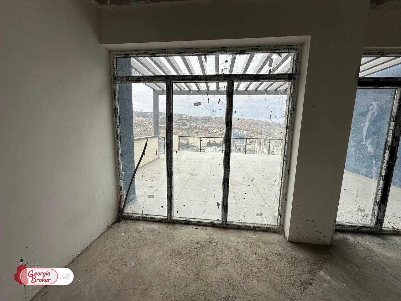 იყიდება ახალი აშენებული 4 ოთახიანი ბინა