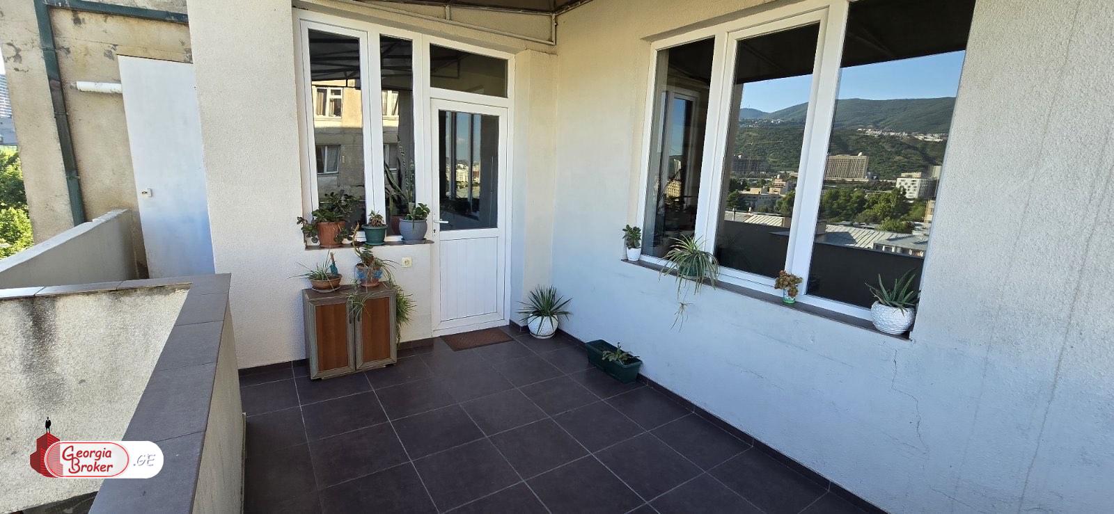 იყიდება ახალი გარემონტებული 4 ოთახიანი ბინა