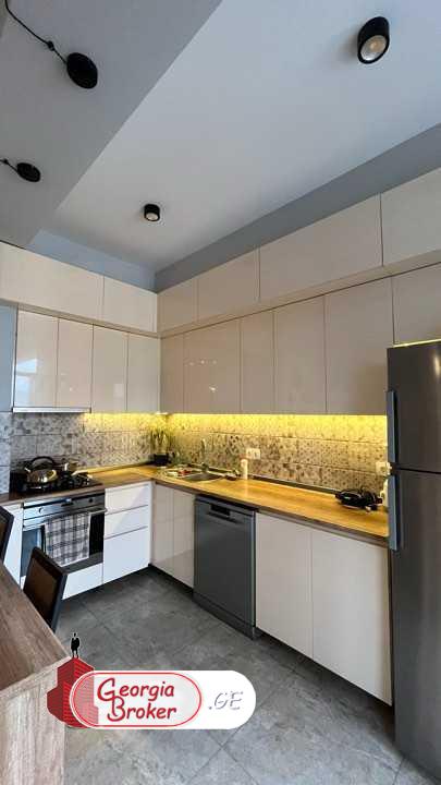 იყიდება ახალი გარემონტებული 4 ოთახიანი ბინა