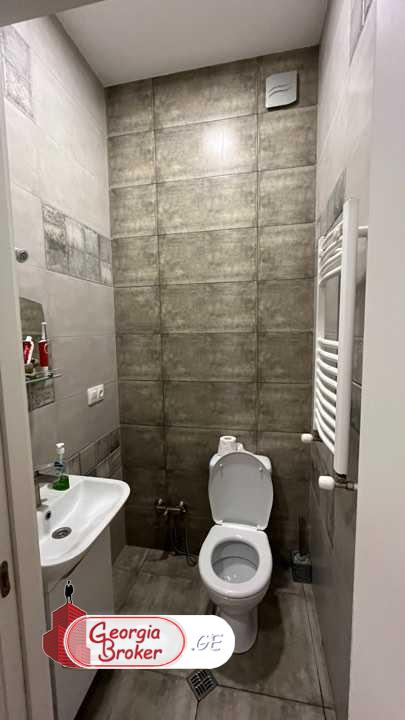 იყიდება ახალი გარემონტებული 4 ოთახიანი ბინა