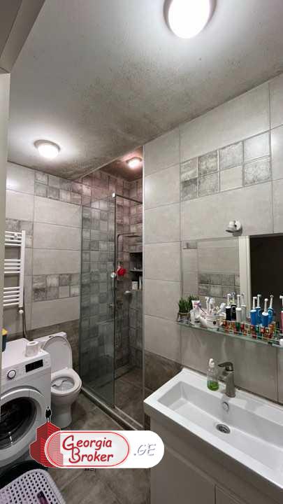 იყიდება ახალი გარემონტებული 4 ოთახიანი ბინა