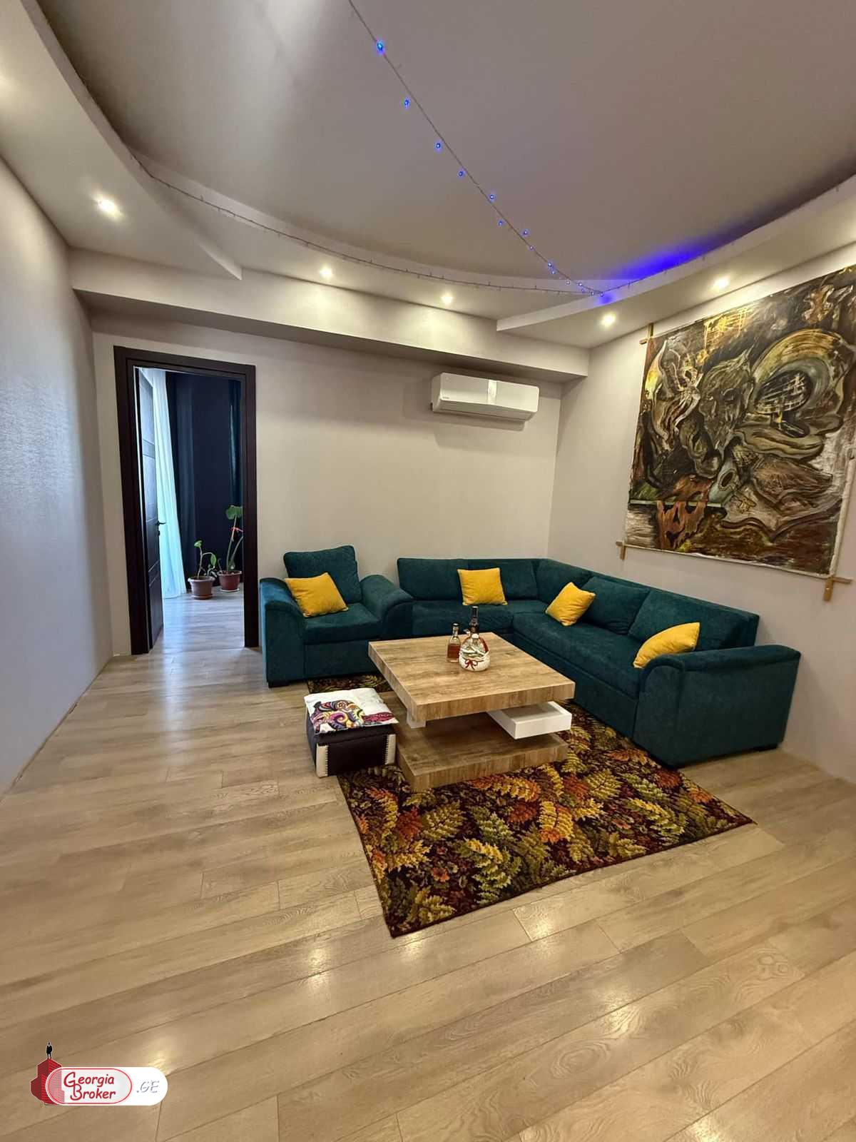 იყიდება ახალი გარემონტებული 6 ოთახიანი ბინა