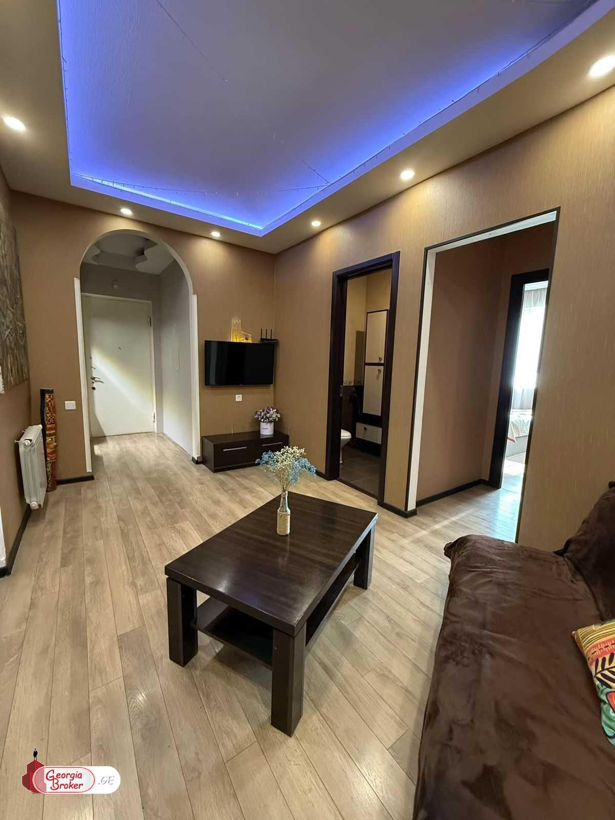 იყიდება ახალი გარემონტებული 6 ოთახიანი ბინა