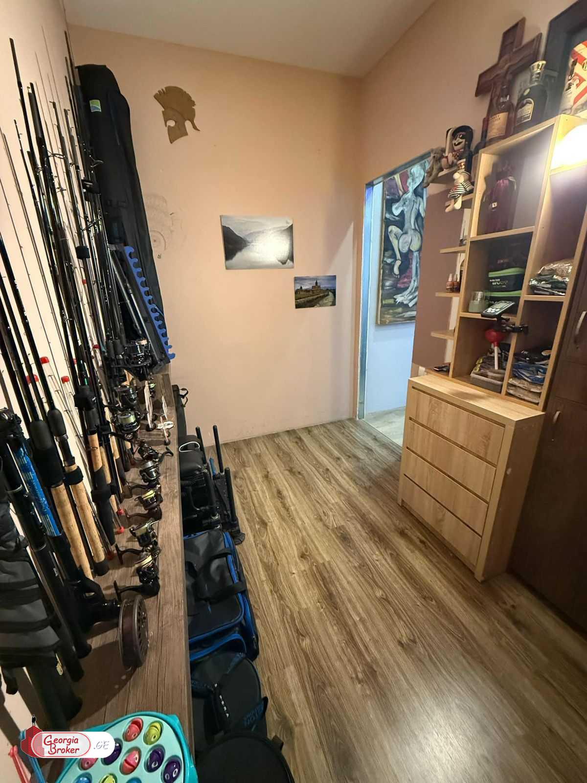 იყიდება ახალი გარემონტებული 6 ოთახიანი ბინა