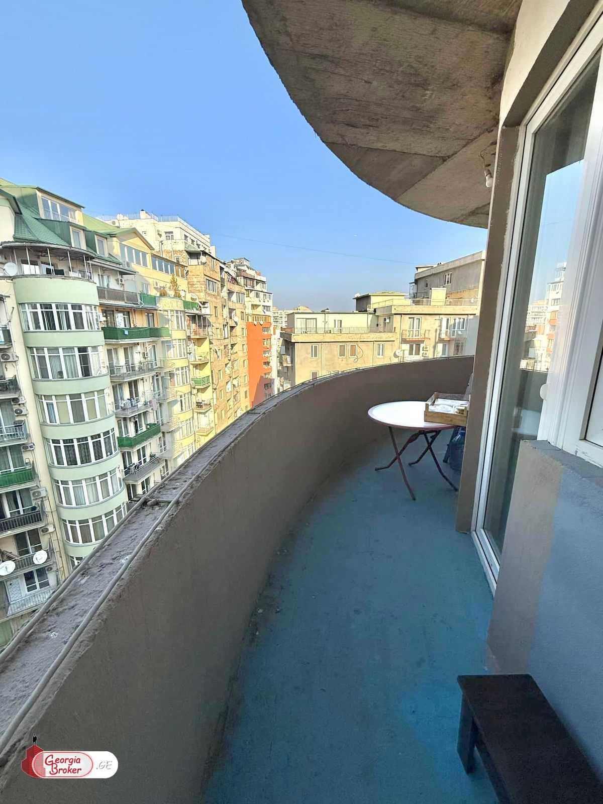 იყიდება ახალი გარემონტებული 6 ოთახიანი ბინა