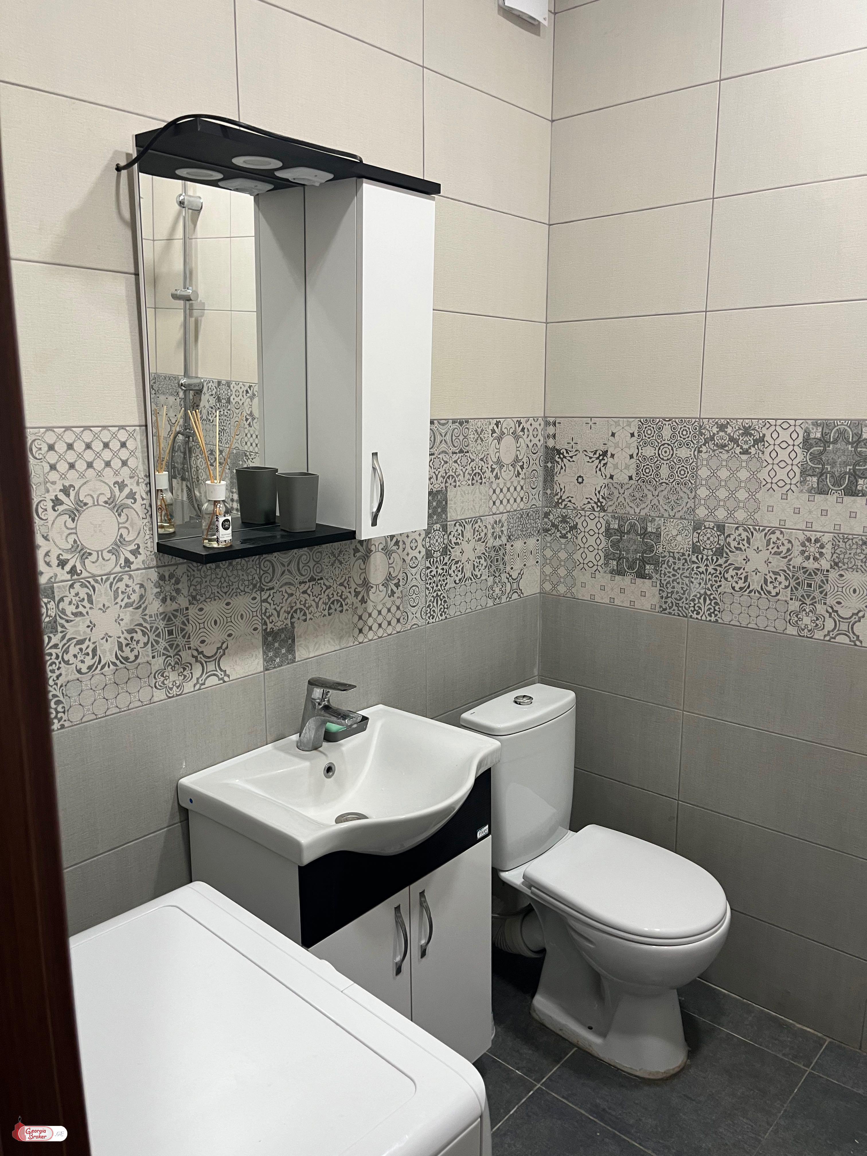 იყიდება ახალი გარემონტებული 2 ოთახიანი ბინა