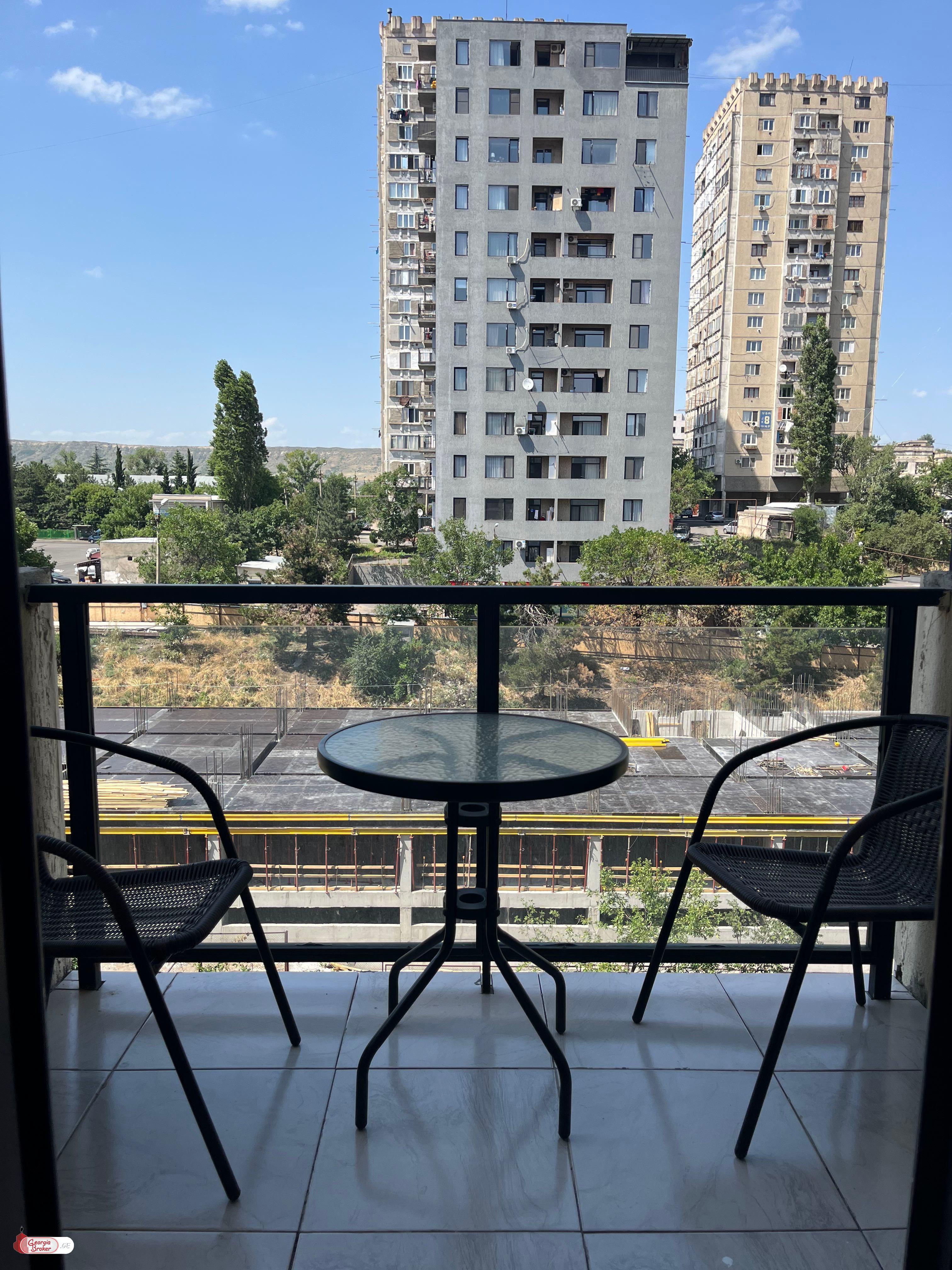 იყიდება ახალი გარემონტებული 2 ოთახიანი ბინა