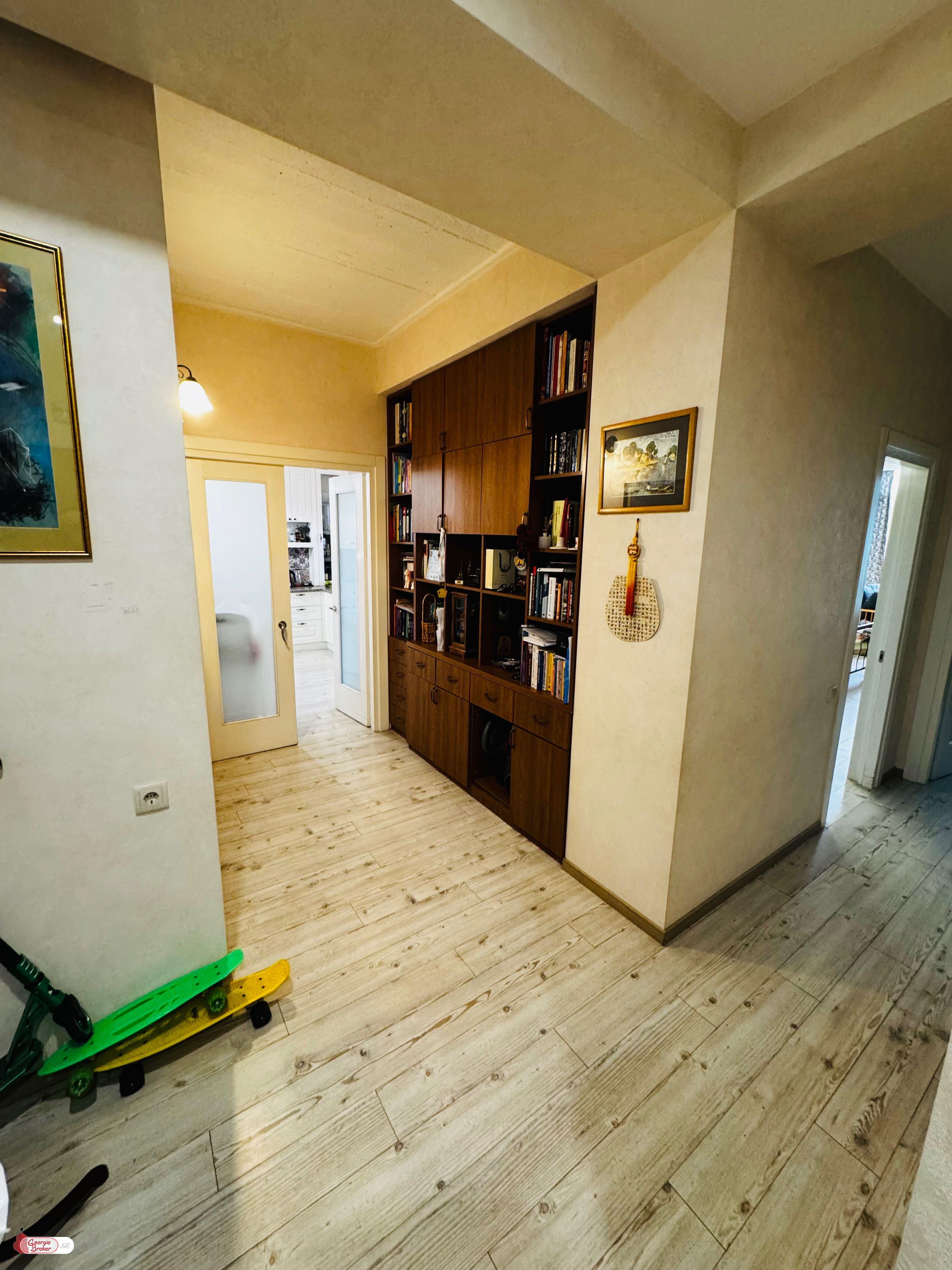 იყიდება ახალი გარემონტებული 3 ოთახიანი ბინა