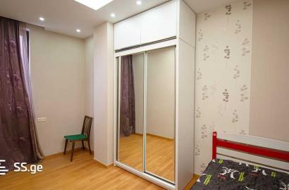 იყიდება ახალი გარემონტებული 4 ოთახიანი ბინა