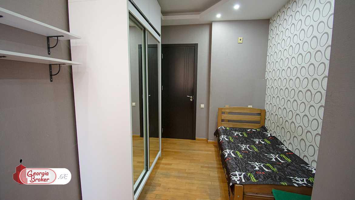 იყიდება ახალი გარემონტებული 4 ოთახიანი ბინა